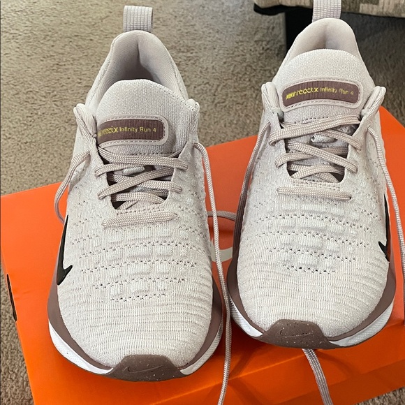 Nike Women's React Infinity Run 4 - Light Pink - Picture 3 of 4